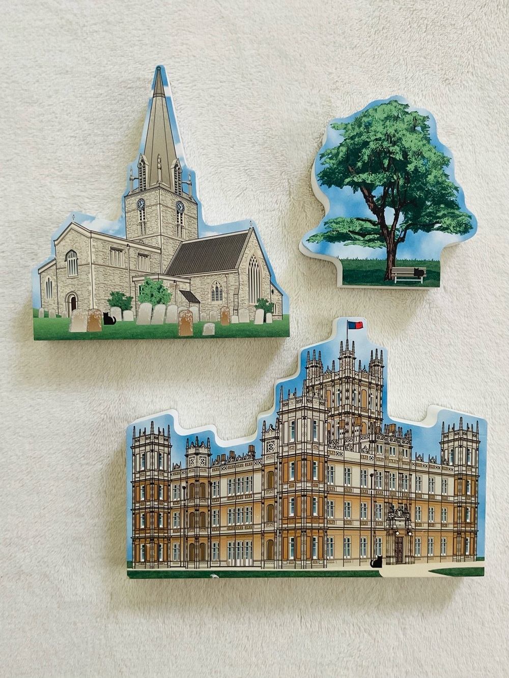 The Cat’s Meow Village Downton Abbey Highclere Castle Wood Set of 3